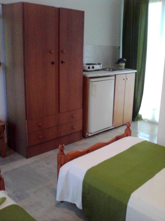 Virginia'S Beachfront Apartments Kávos Chambre photo
