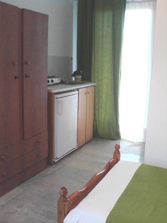 Virginia'S Beachfront Apartments Kávos Chambre photo