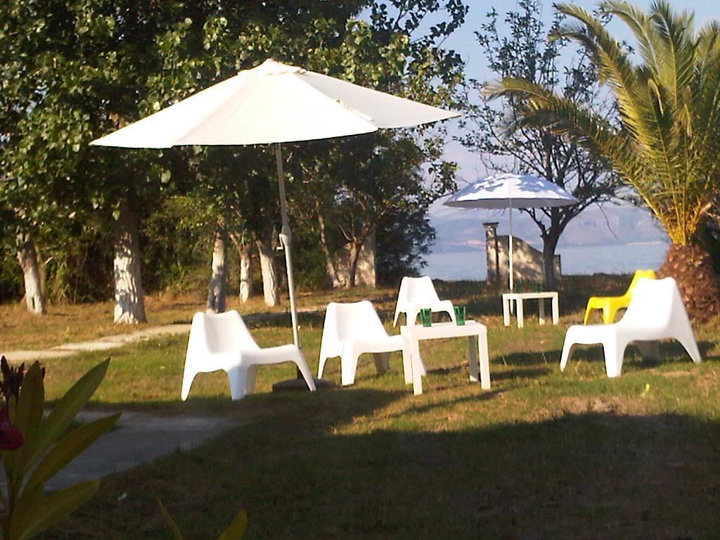 Virginia'S Beachfront Apartments Kávos Chambre photo