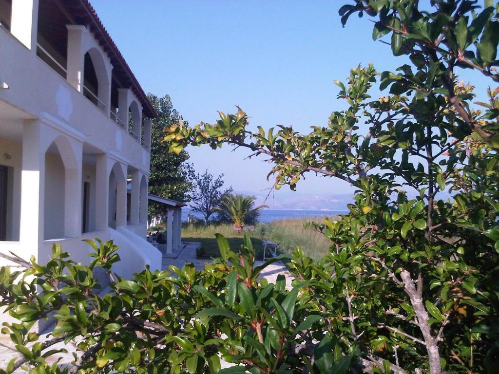 Virginia'S Beachfront Apartments Kávos Extérieur photo