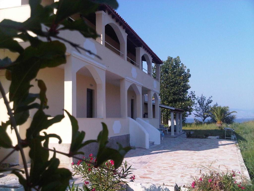 Virginia'S Beachfront Apartments Kávos Extérieur photo