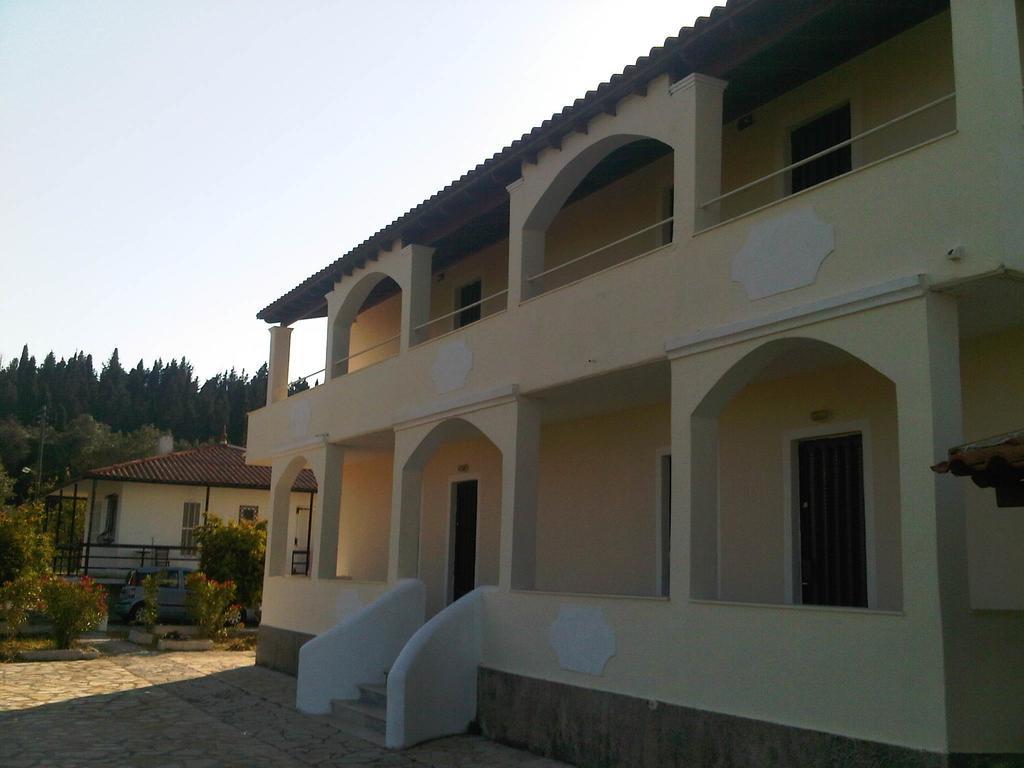 Virginia'S Beachfront Apartments Kávos Extérieur photo